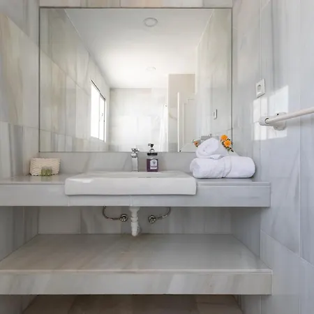 Apto Jazmin Con Piscina En *