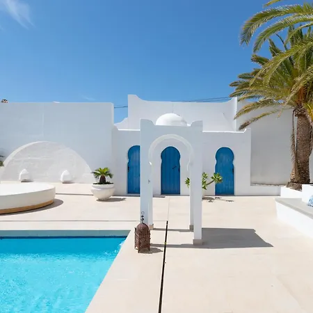 Apto Jazmin Con Piscina En *